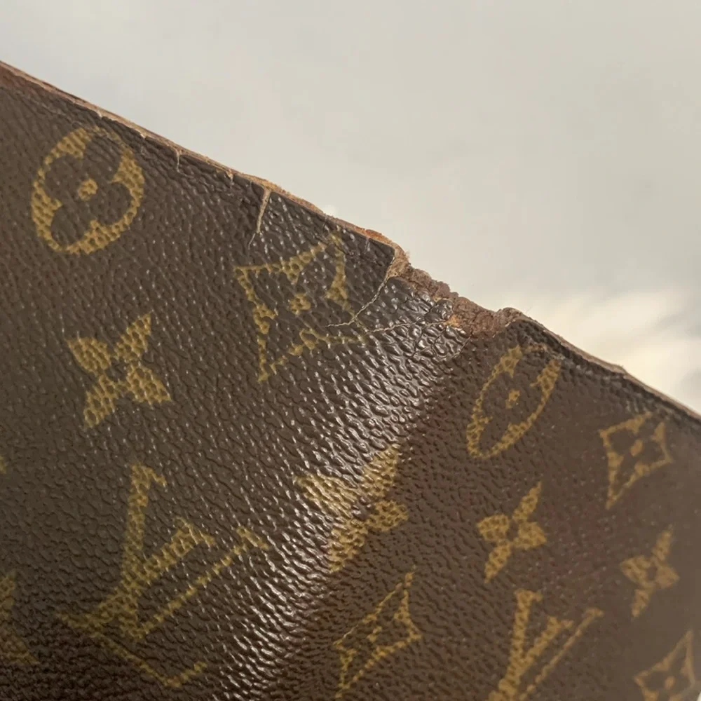Authentic Louis Vuitton men’s bilfold monogram wallet